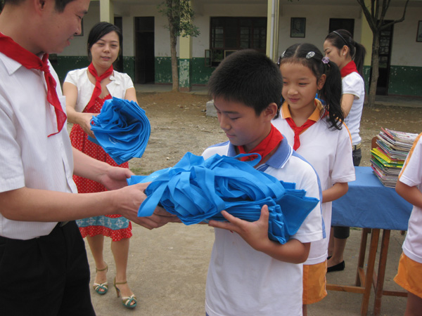 广联通讯城为南津关小学建“红领巾书屋