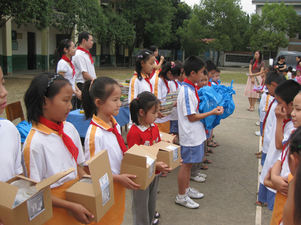 广联通讯城为南津关小学建“红领巾书屋