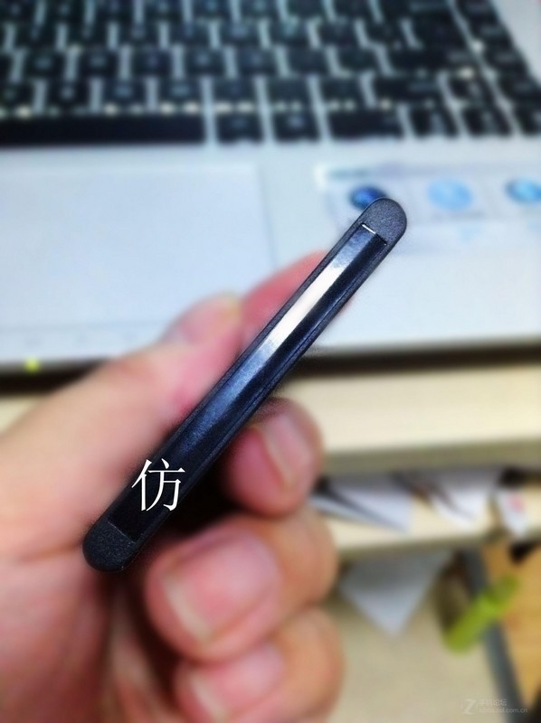 大家注意判别N7100电池真假