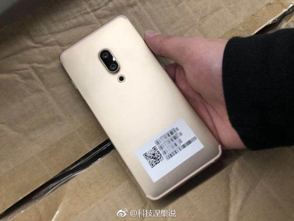 魅蓝E3再曝真机？纯黑金属机身相当亮眼