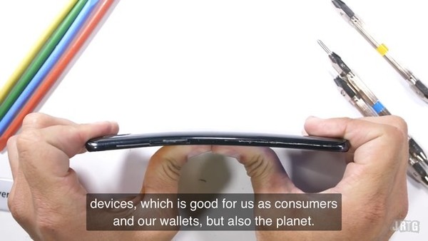 vivo NEX通过虐机测试 前摄完好无损