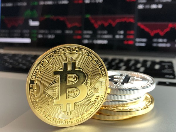 2018年全球区块链解决方案支出将翻倍