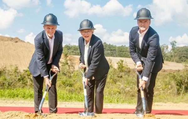 奔驰在美国建立电池工厂 推动纯电动车型