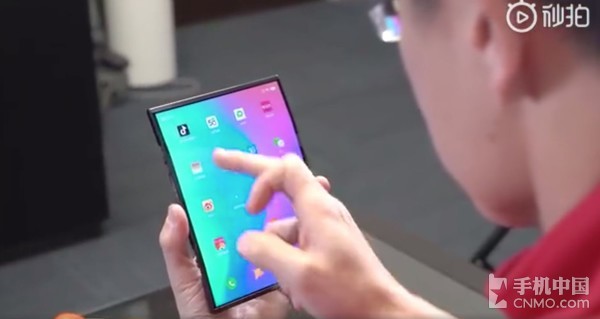 小米折叠屏手机再曝使用场景 这是要和Kindle“抢饭碗”？