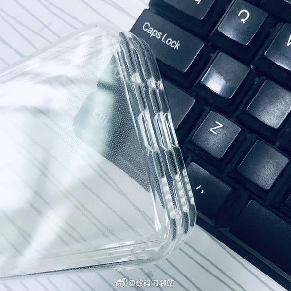 华为nova 5手机壳曝光 或搭载屏下指纹后置竖排三摄