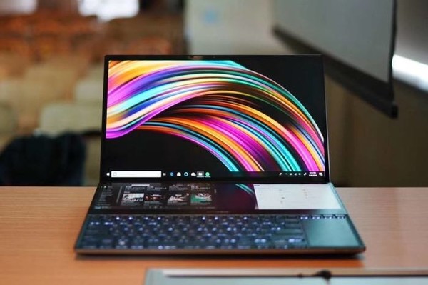 强势碾压苹果Touch Bar 华硕推出双4K屏笔记本电脑   CNMO