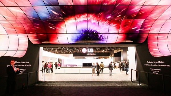 LG Display广州8.5代OLED面板工厂竣工 月产可达6万张  宅秘